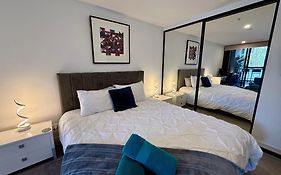 Midnight Luxe 1Br 1Bath Apartment 104 In The Heart Of Braddon Pool Sauna Secure Parking Wine Wifi
